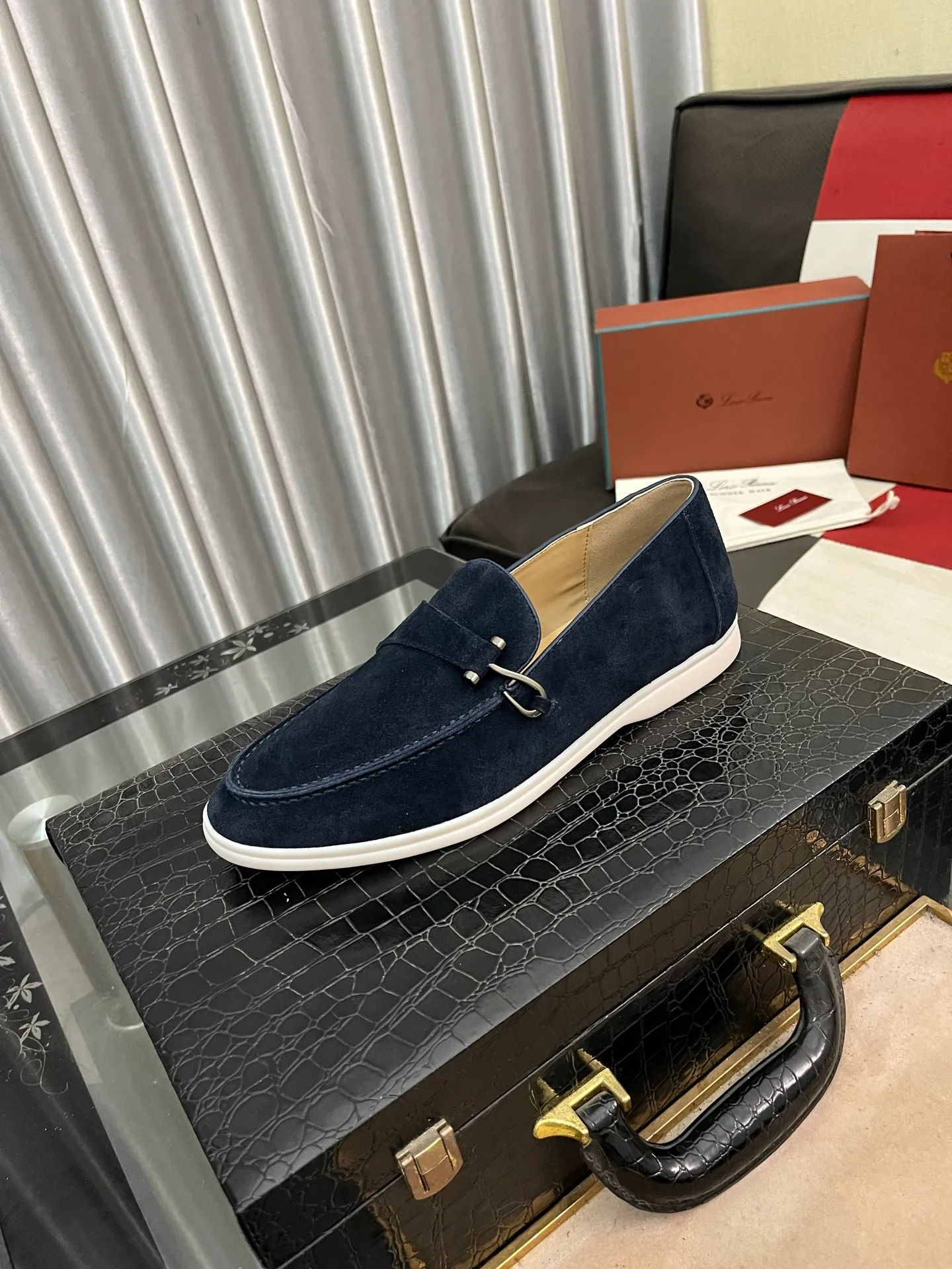 Men's Men's Shoes💰420⌚️⌚️【Loro Piana】LP couple's casual sneakers. Simple and fashionable, the upper is made of cow suede and leather. Sheepskin feet. Custom rubber sole. Size: Female 35-42 (35, 41, 42, 43 customized are non-refundable) Male 38-46 (45, 46 customized)